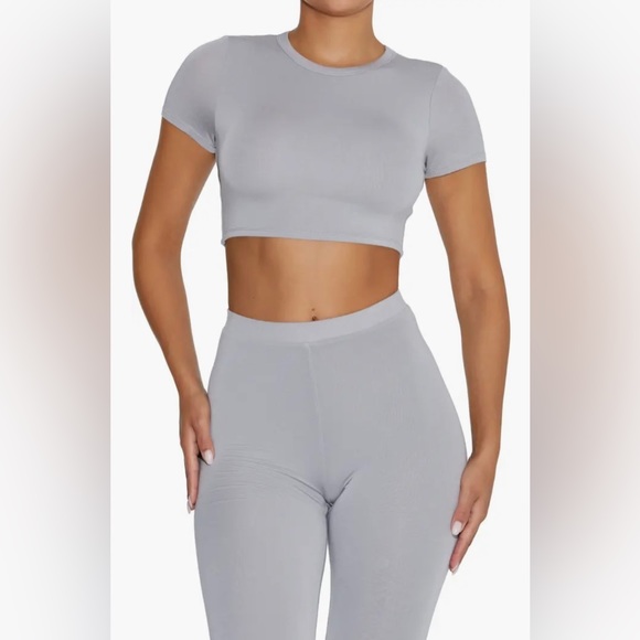 Naked Wardrobe NWOT Crewneck Crop Tee Shirt in Silver Grey - Picture 1 of 7